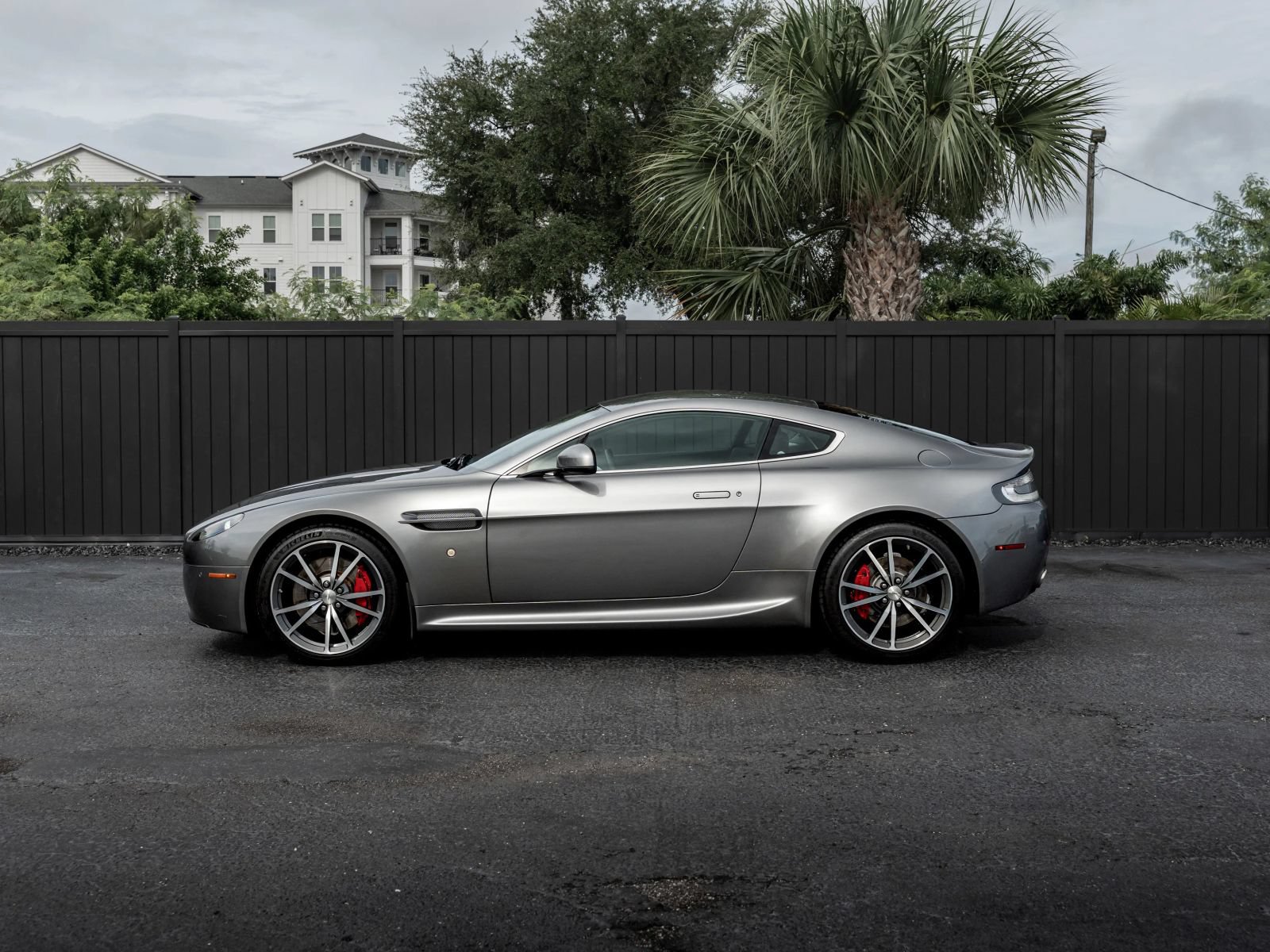 Used 2011 Aston Martin V8 Vantage Coupe RWD image 7