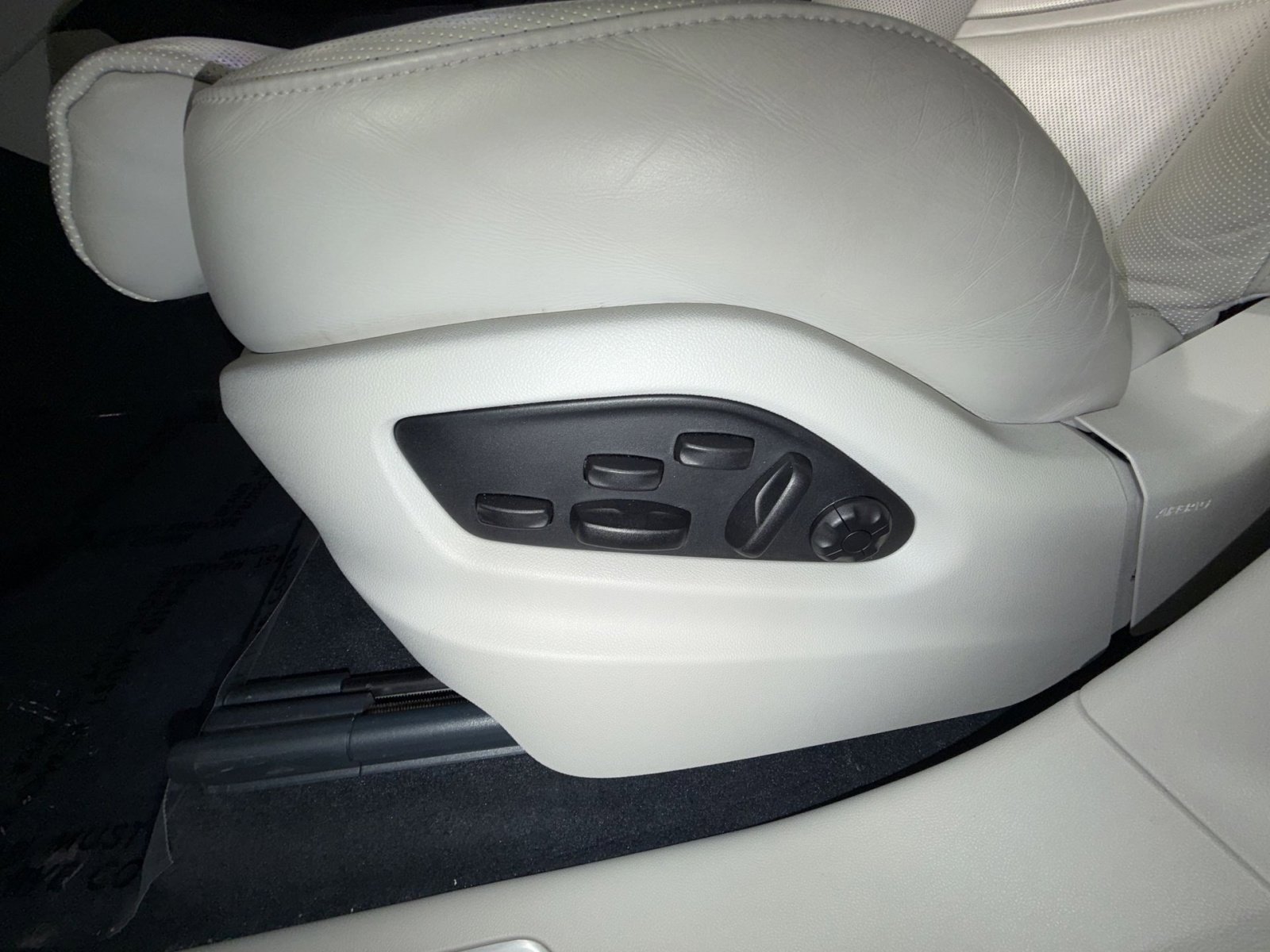 Used 2023 Porsche Cayenne Platinum Edition AWD/4WD image 14