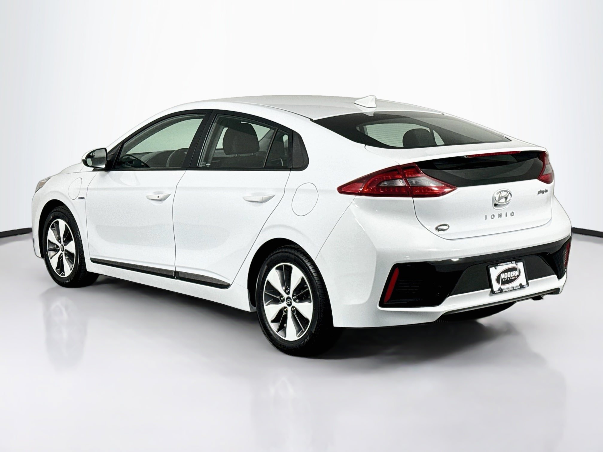 Used 2019 Hyundai Ioniq Plug-In Hybrid FWD image 13