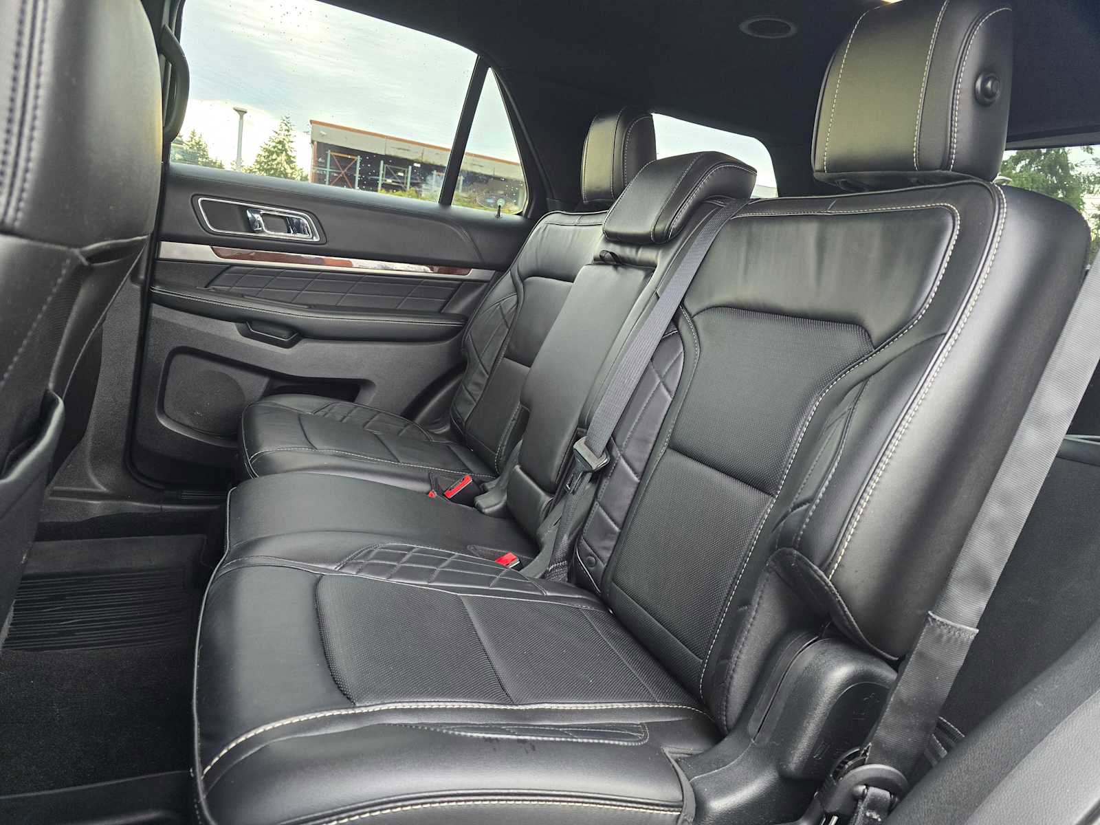Used 2018 Ford Explorer Platinum image 17