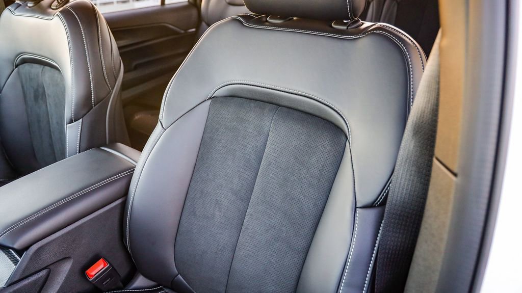 New 2025 Jeep Grand Cherokee L Altitude image 27