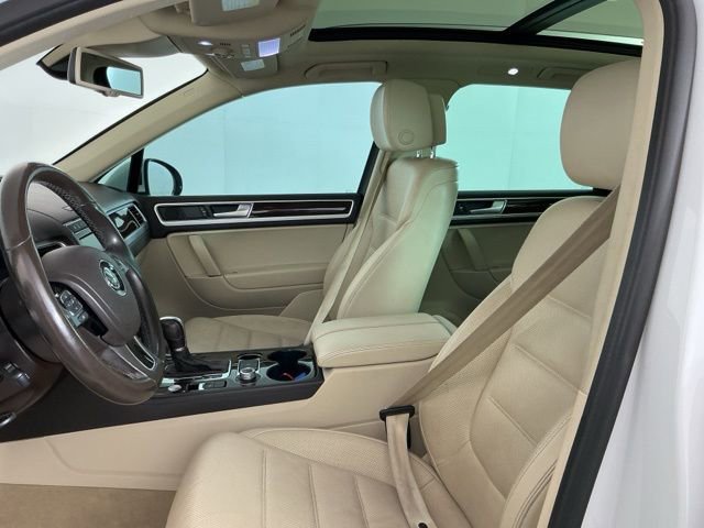 Used 2016 Volkswagen Touareg VR6 AWD/4WD image 14