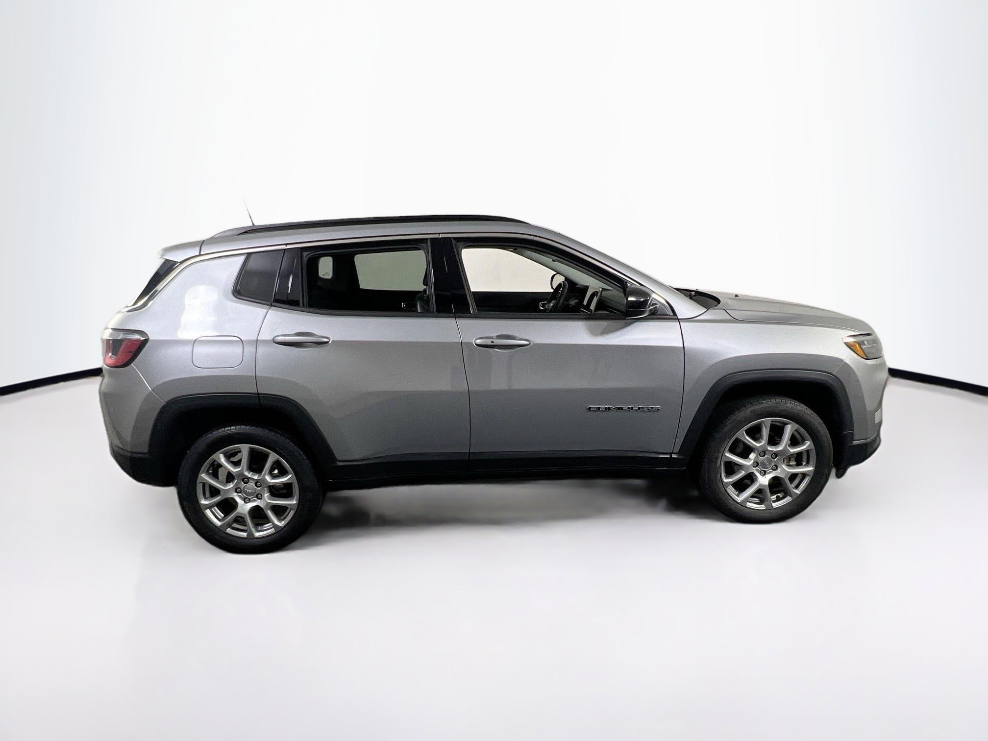 Used 2022 Jeep Compass Latitude AWD/4WD image 4