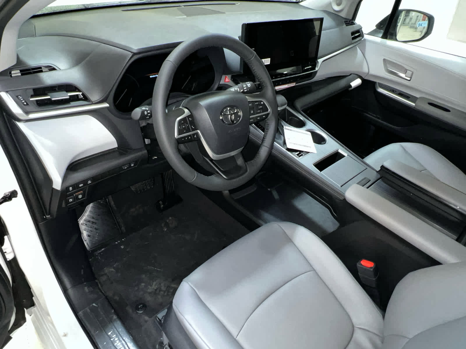 New 2026 Toyota Sienna XLE image 14