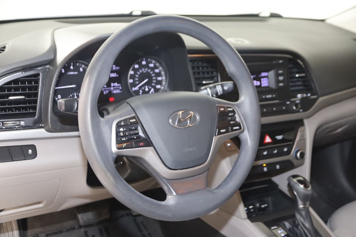Used 2018 Hyundai Elantra SE FWD image 6