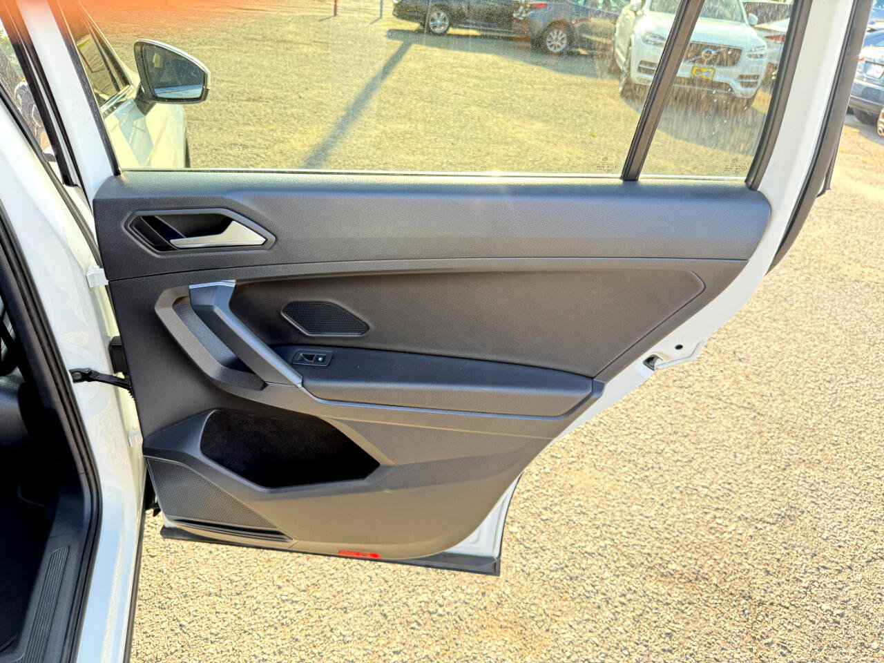 Used 2019 Volkswagen Tiguan SE w/ Panoramic Sunroof Package image 44