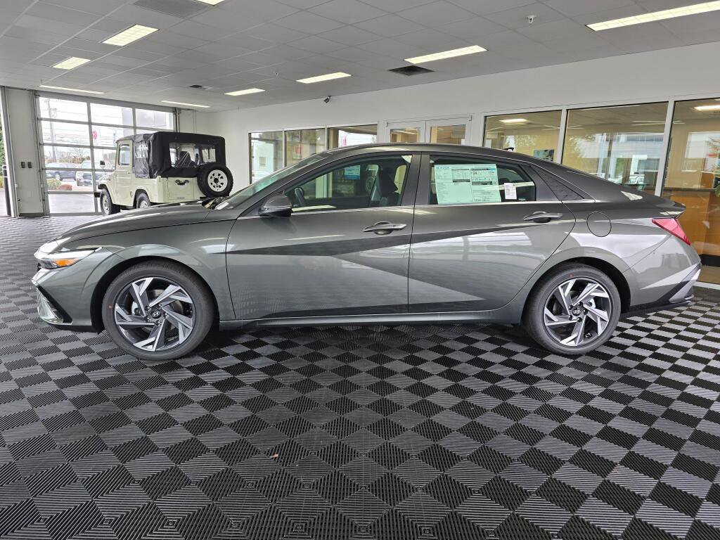 New 2026 Hyundai Elantra Limited FWD image 6