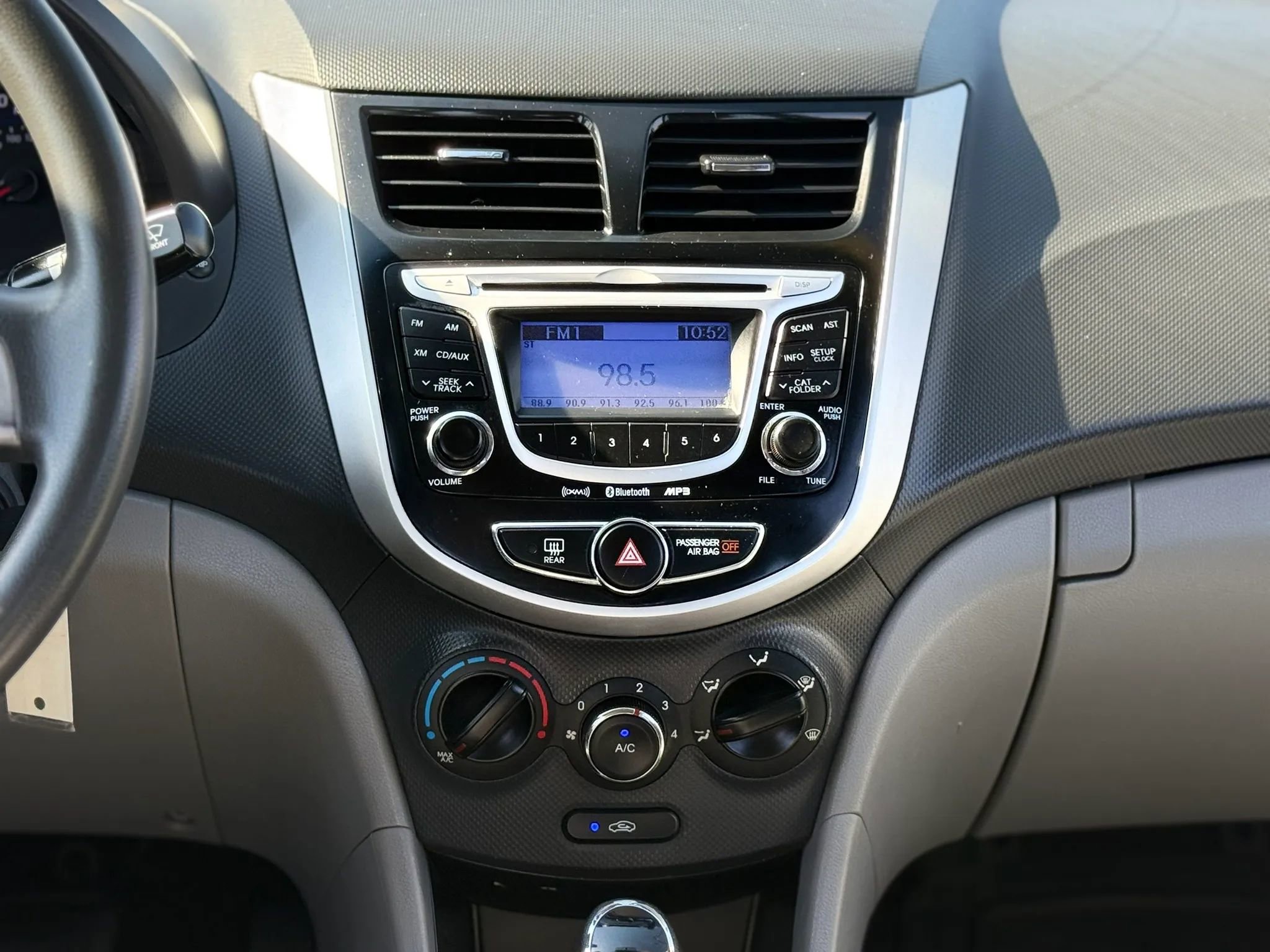 Used 2013 Hyundai Accent GLS w/ Premium Pkg FWD image 27