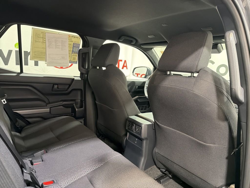 Used 2025 Toyota 4Runner SR5 AWD/4WD image 17