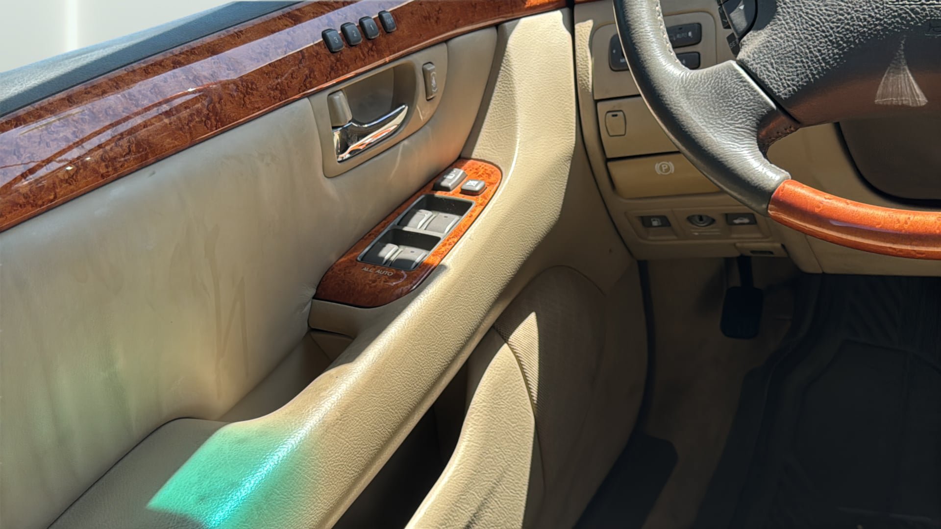 Used 2004 Lexus LS 430 w/ Modern Luxury Pkg RWD image 19