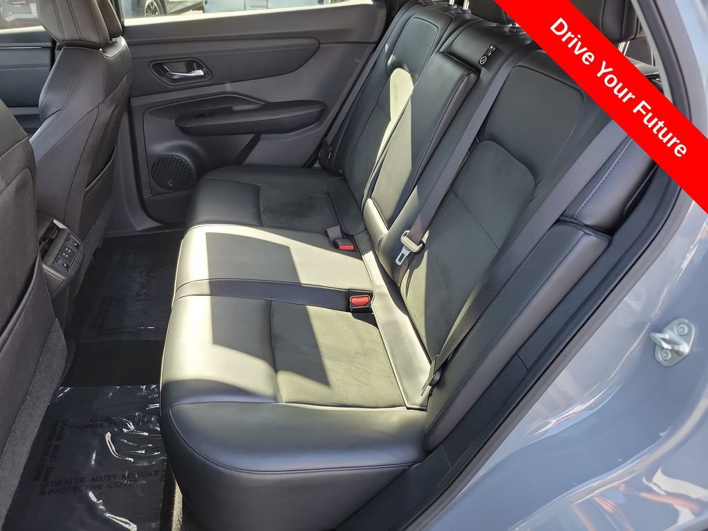 Used 2025 Nissan Ariya FWD image 25
