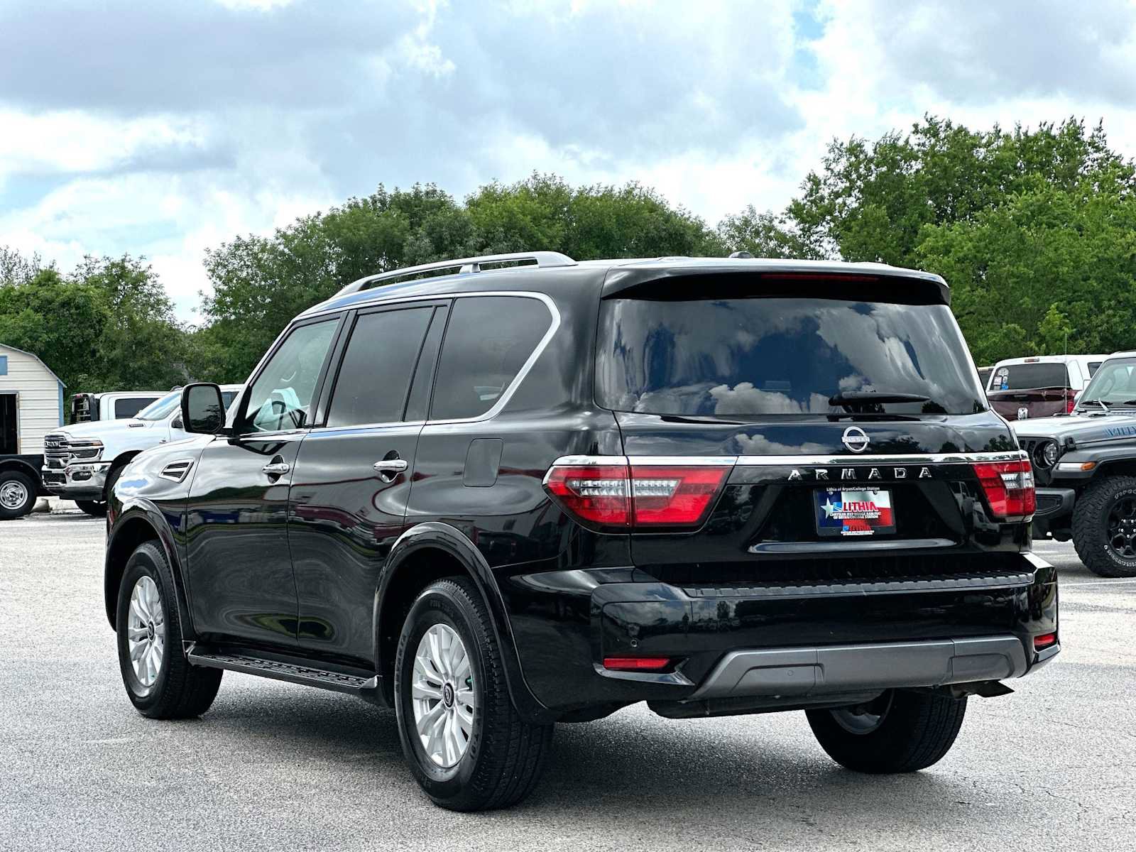 Used 2024 Nissan Armada SV AWD/4WD image 13