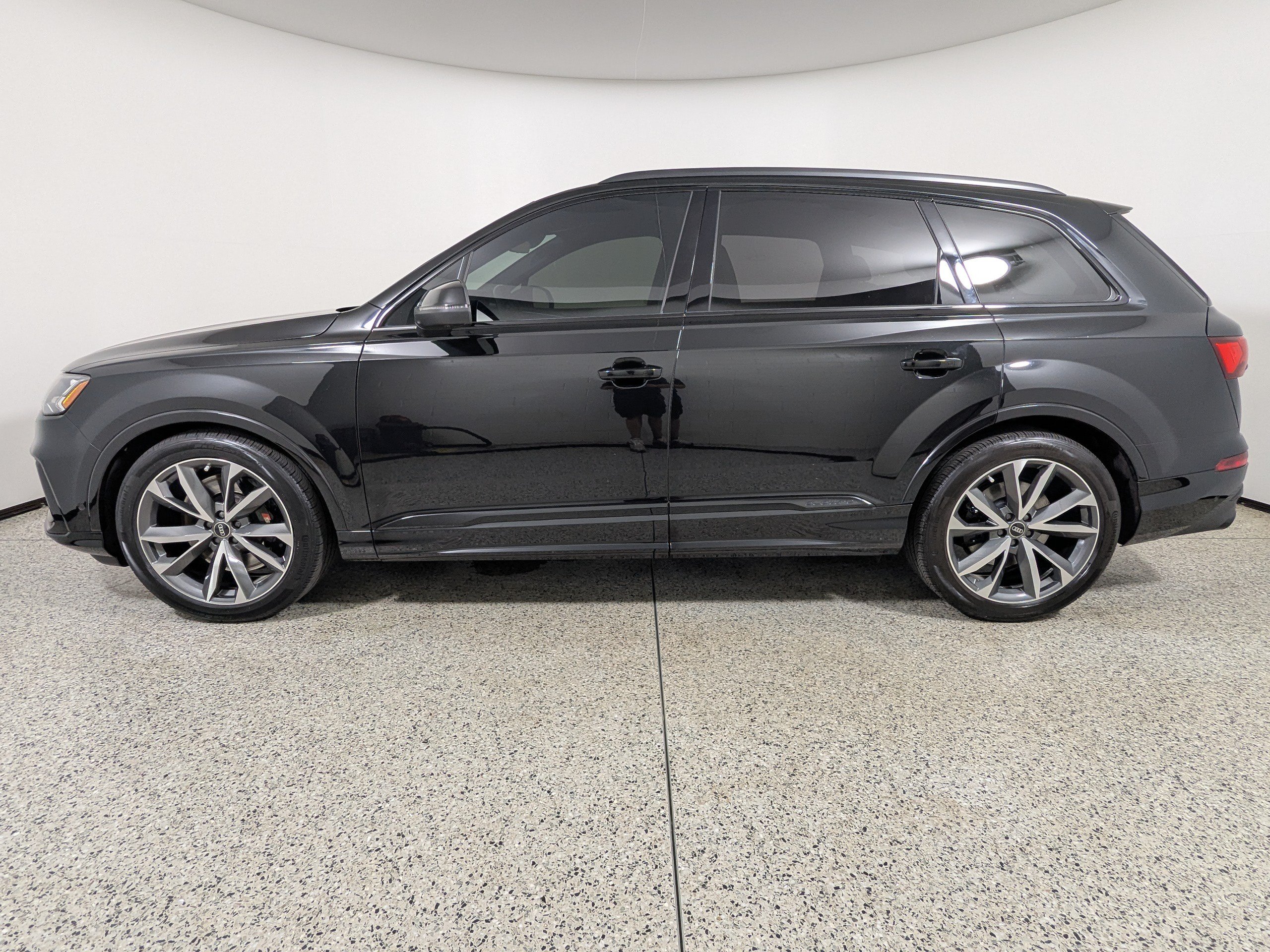 Used 2023 Audi SQ7 Premium Plus w/ Executive Package AWD/4WD image 4