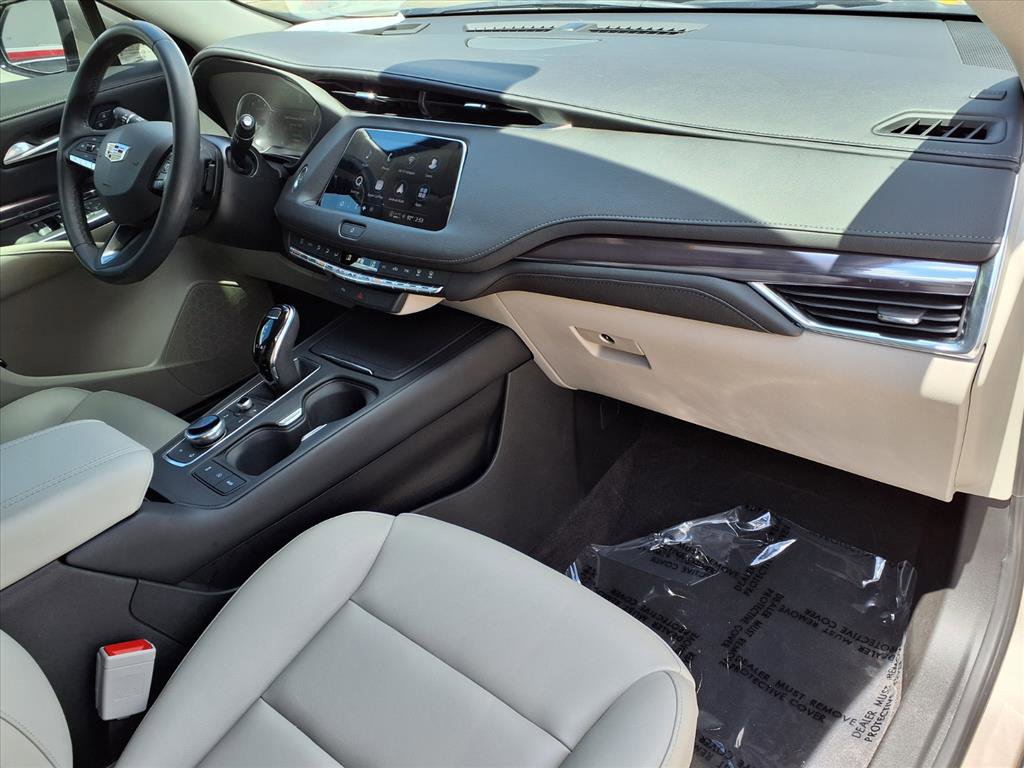 Certified 2023 Cadillac XT4 Luxury FWD image 8