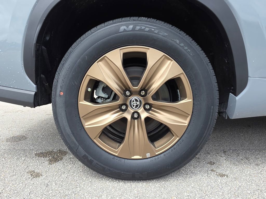 Used 2023 Toyota Highlander Bronze Edition image 17