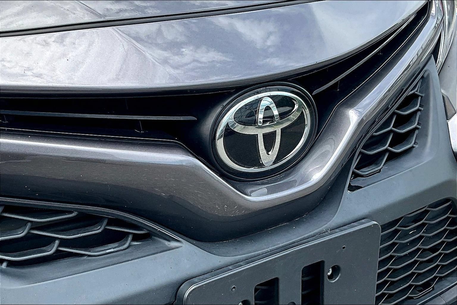 Used 2022 Toyota Camry SE FWD image 31