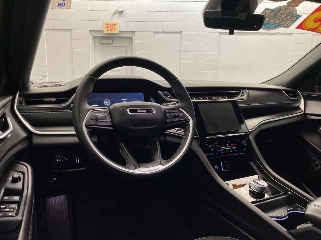 Certified 2025 Jeep Grand Cherokee L Altitude AWD/4WD image 11