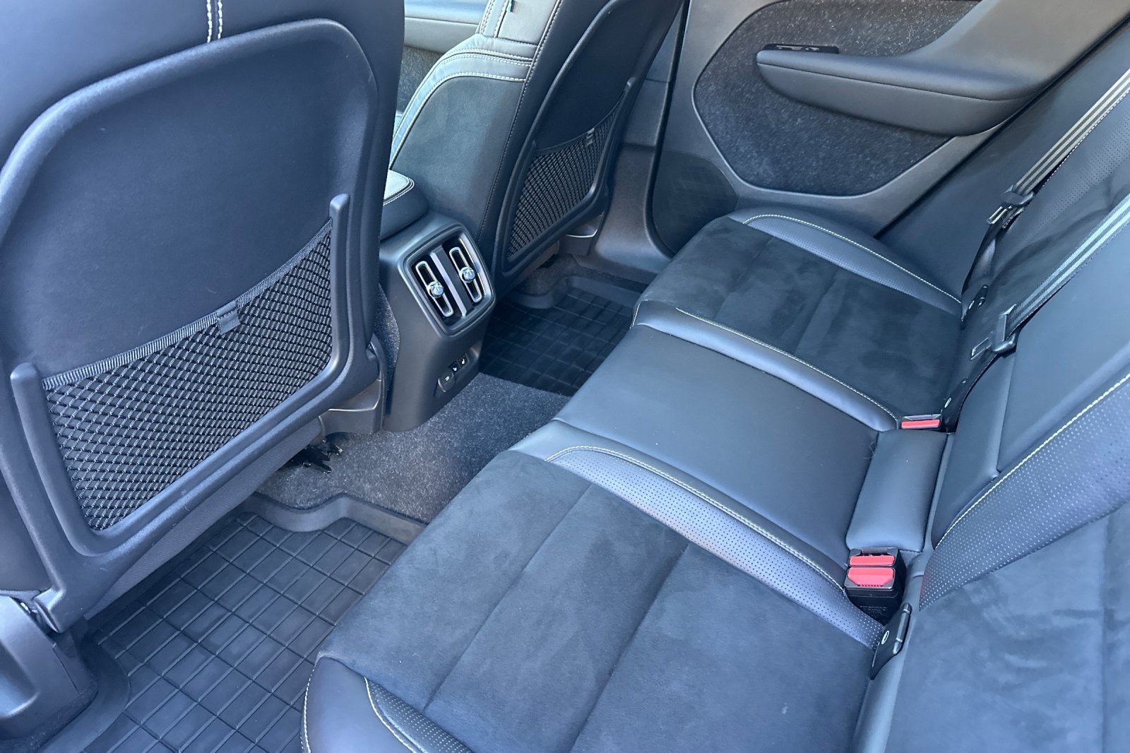 Used 2021 Volvo XC40 P8 Recharge w/ Advanced Package AWD/4WD image 26