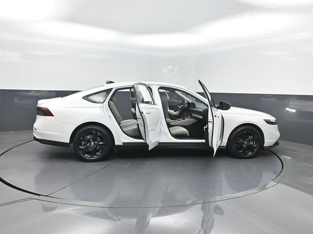Used 2025 Honda Accord SE image 37