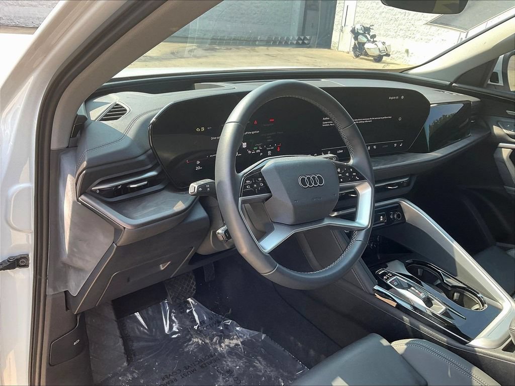 Used 2025 Audi Q5 Premium Plus w/ Premium Plus AWD/4WD image 4