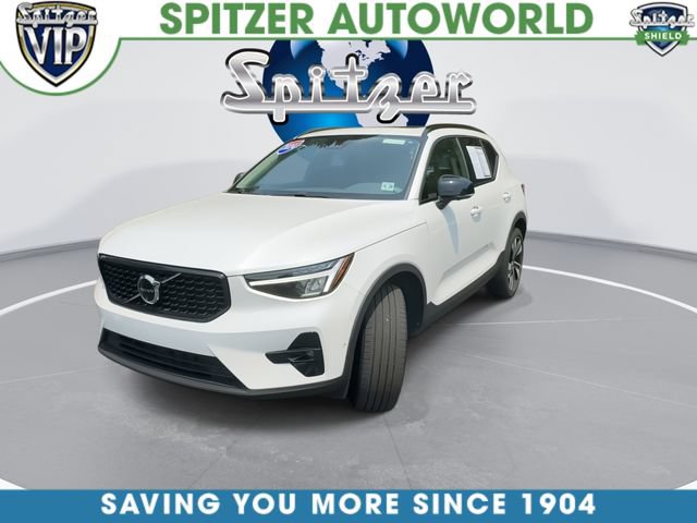 Used 2024 Volvo XC40 B5 Plus w/ Protection Package Premier AWD/4WD image 3