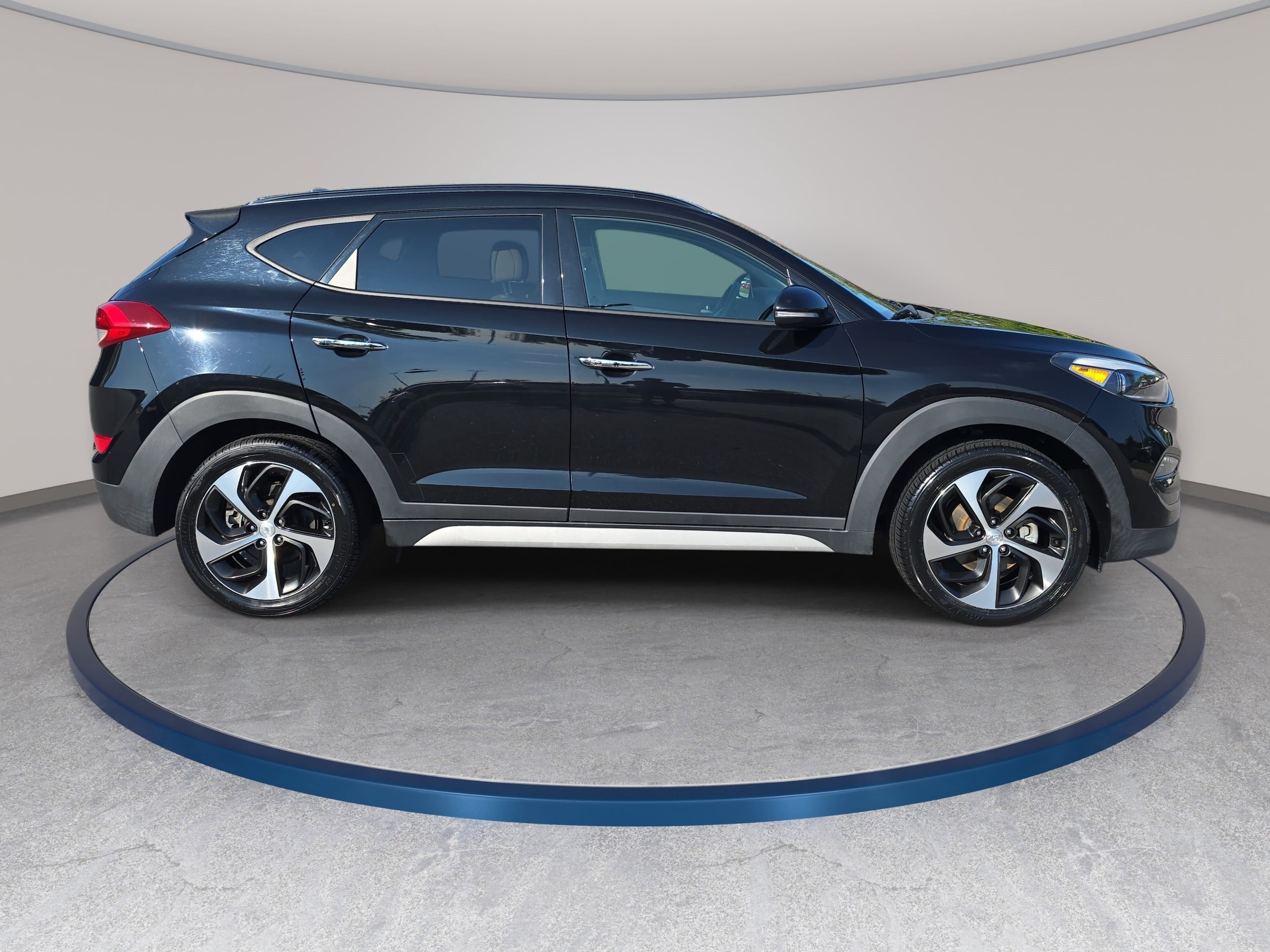 Used 2018 Hyundai Tucson Limited w/ Ultimate Package 02 FWD image 4