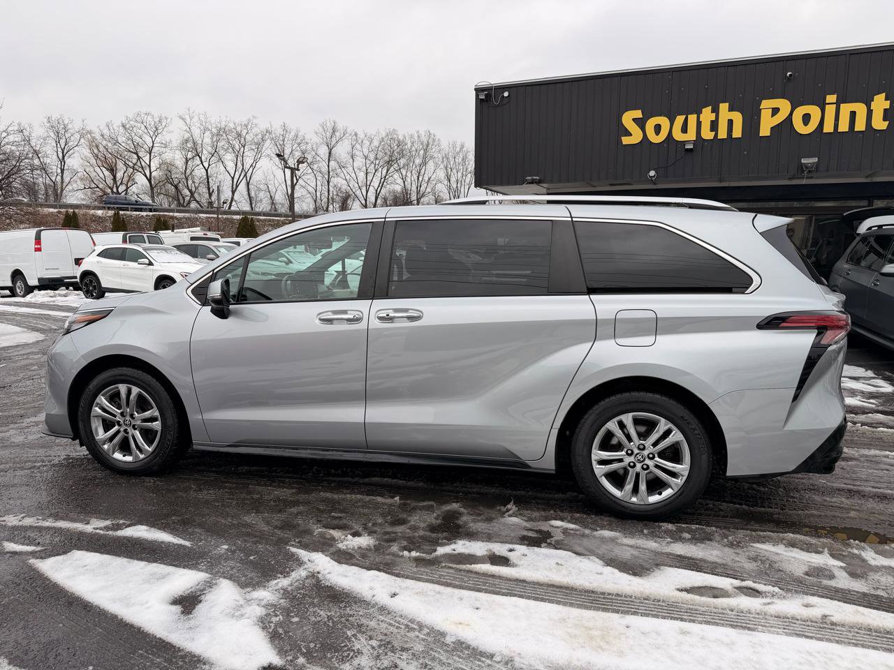 Used 2022 Toyota Sienna Platinum image 8