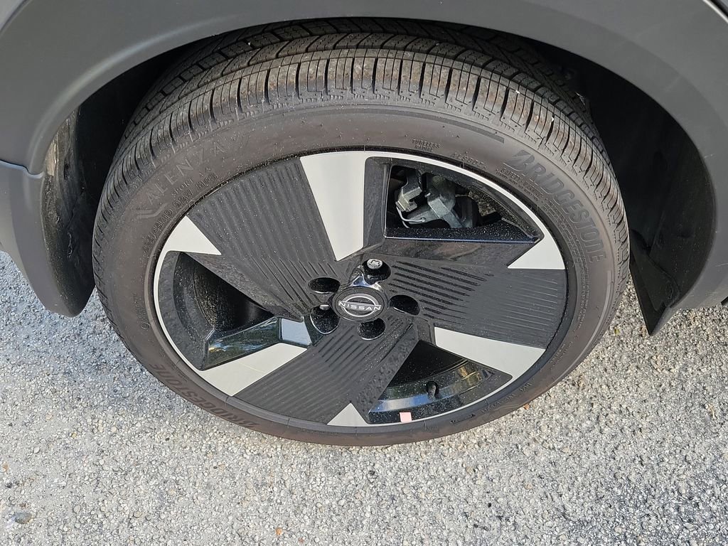 New 2025 Nissan Kicks SR image 9