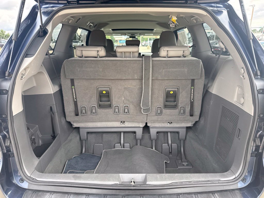 Used 2020 Toyota Sienna XLE FWD image 19