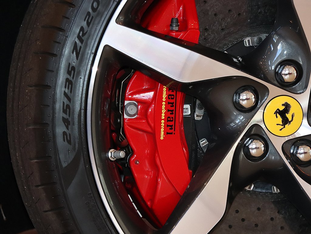 Certified 2022 Ferrari Portofino M image 12
