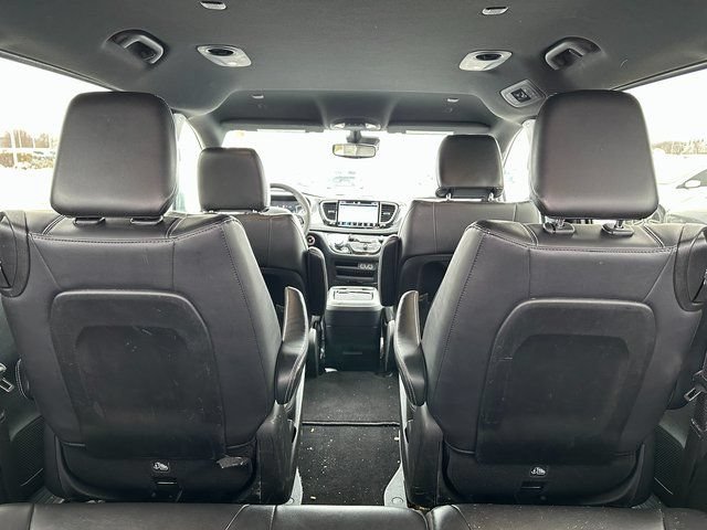 Used 2024 Chrysler Pacifica Limited FWD image 8