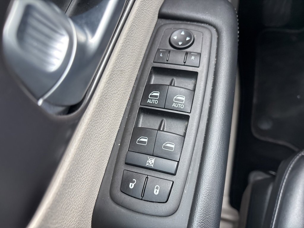 Used 2024 Chrysler Pacifica Touring-L image 30