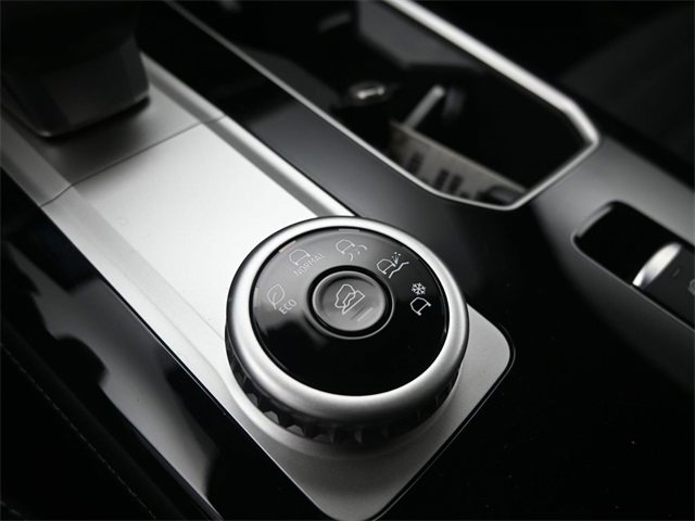 New 2025 Mitsubishi Outlander SE image 13