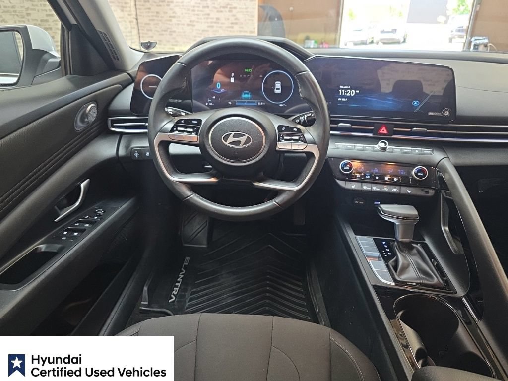 Used 2025 Hyundai Elantra SEL FWD image 18