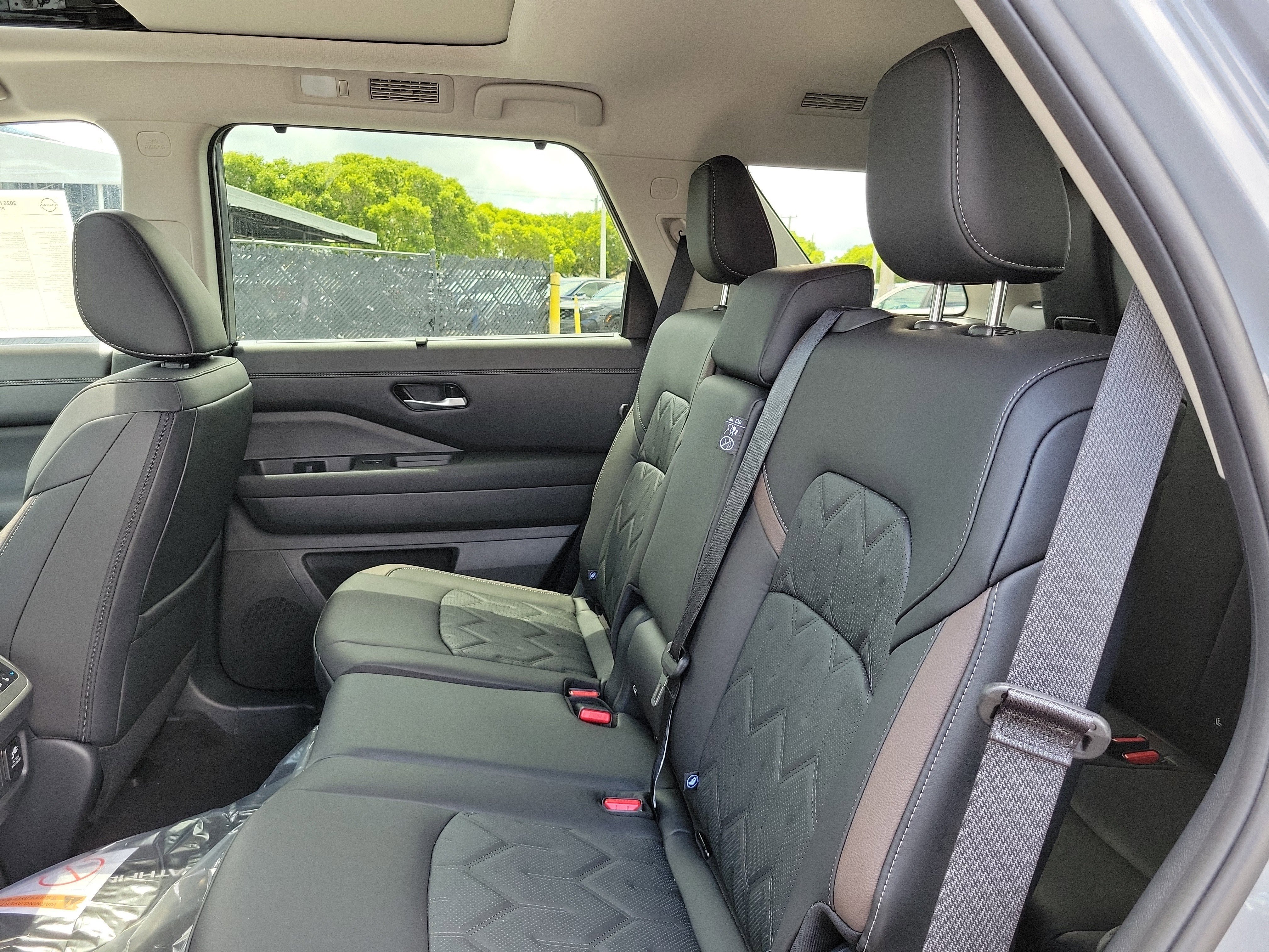 New 2026 Nissan Pathfinder Platinum w/ Cargo Package FWD image 11