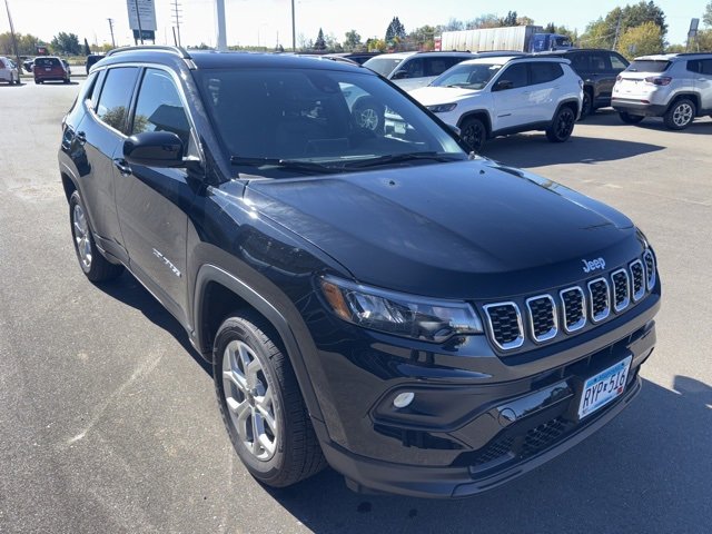 Used 2025 Jeep Compass Latitude w/ Convenience Group image 4