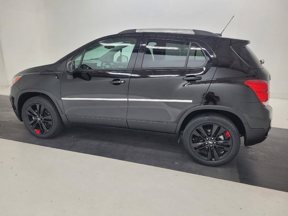 Used 2020 Chevrolet Trax LT w/ Redline Edition AWD/4WD image 3