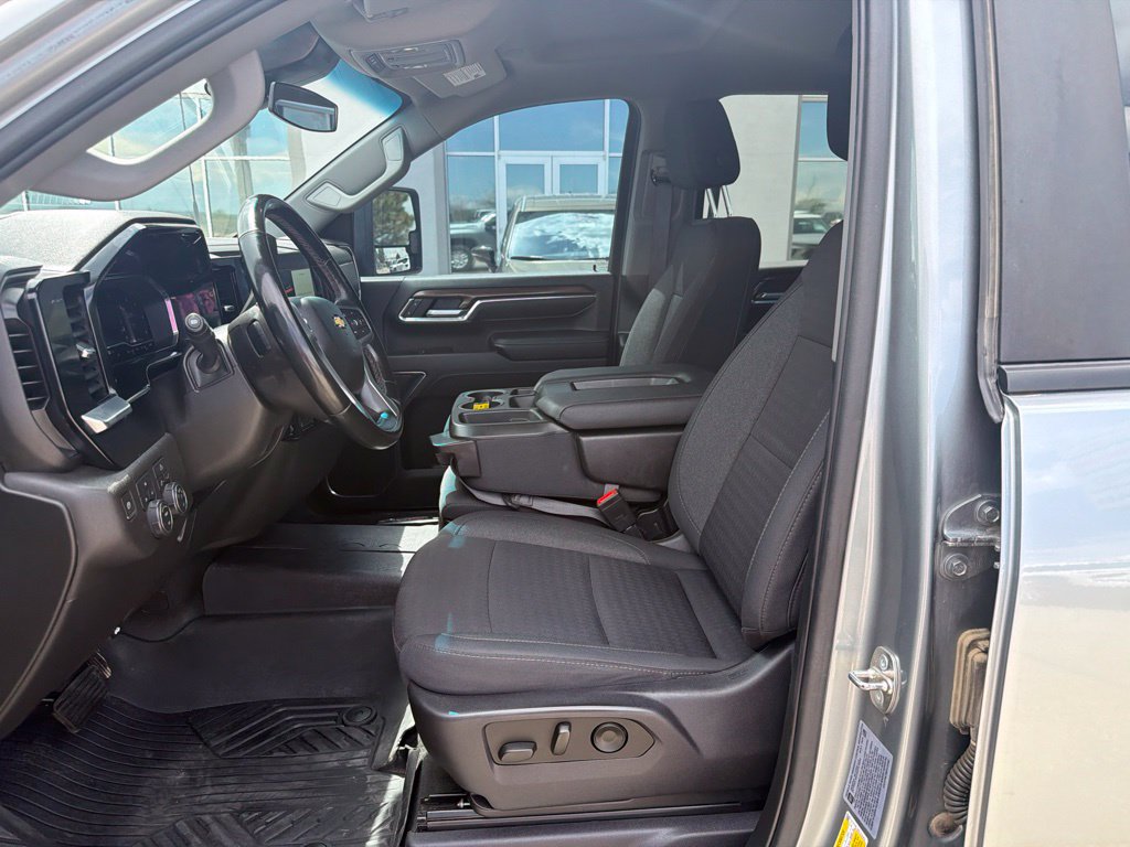 Used 2024 Chevrolet Silverado 2500 LT AWD/4WD image 9