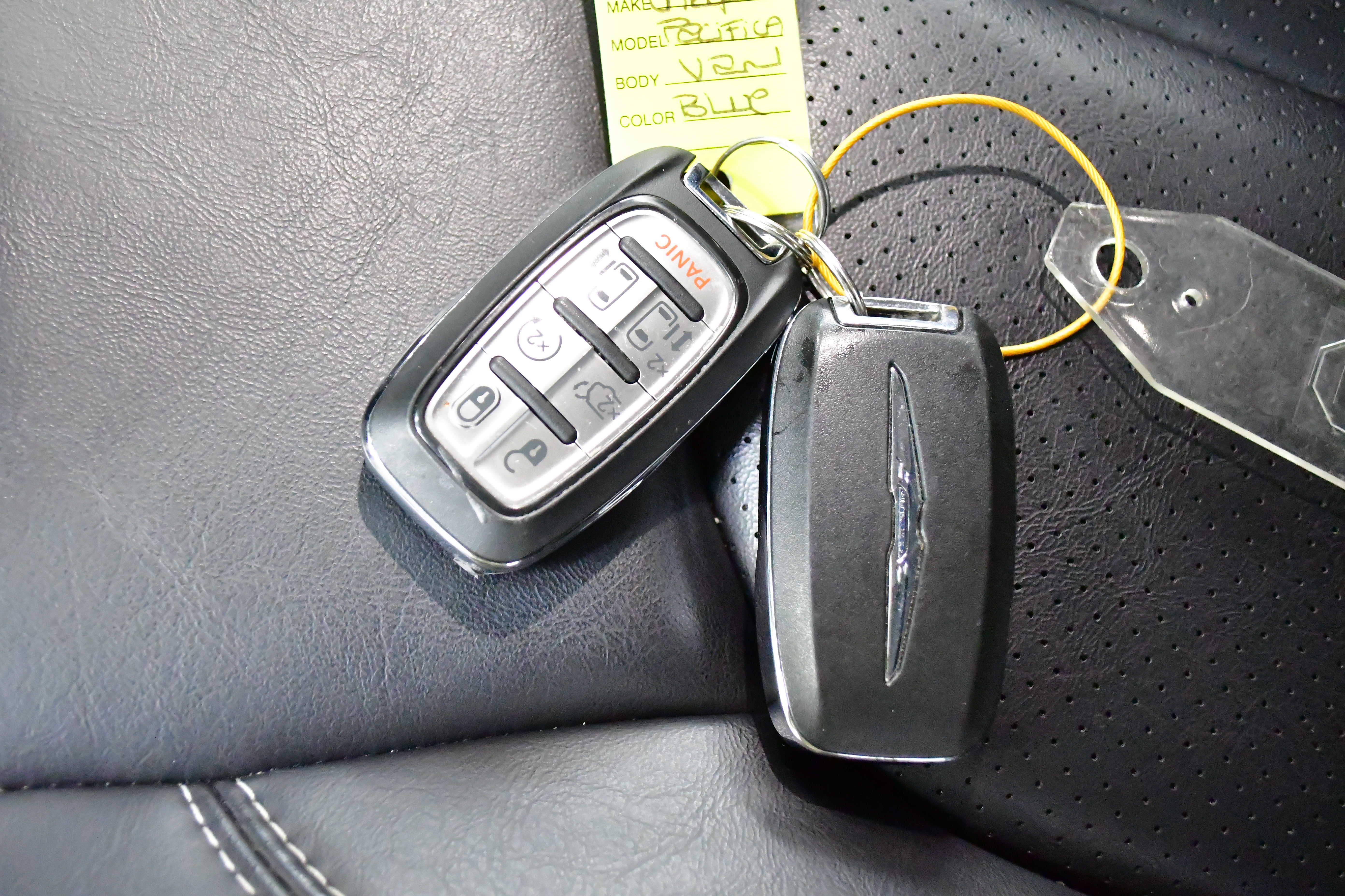 Used 2023 Chrysler Pacifica Touring-L w/ Uconnect Theater Family Group FWD image 37