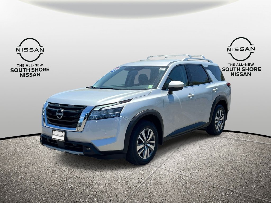 Used 2023 Nissan Pathfinder SL AWD/4WD image 2
