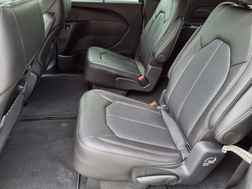 New 2025 Chrysler Pacifica Select image 7