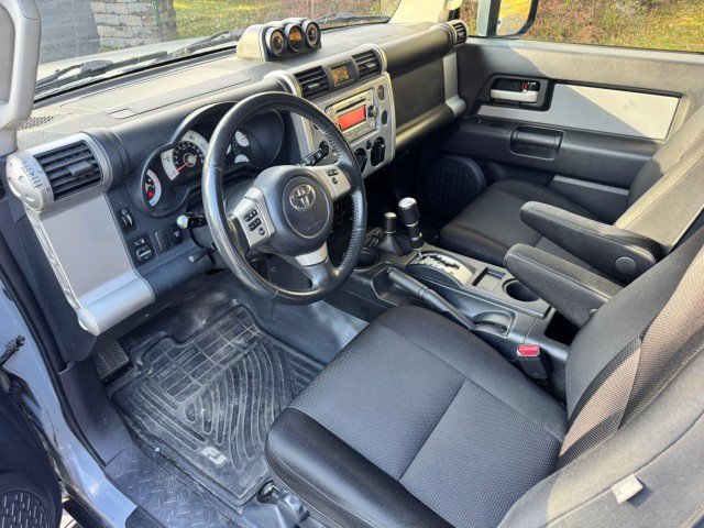 Used 2014 Toyota FJ Cruiser 4WD w/ Upgrade Package image 12