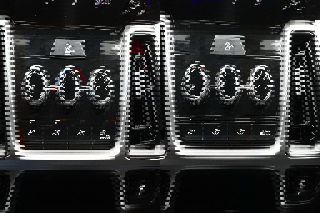 Used 2023 Kia Sorento LX image 23