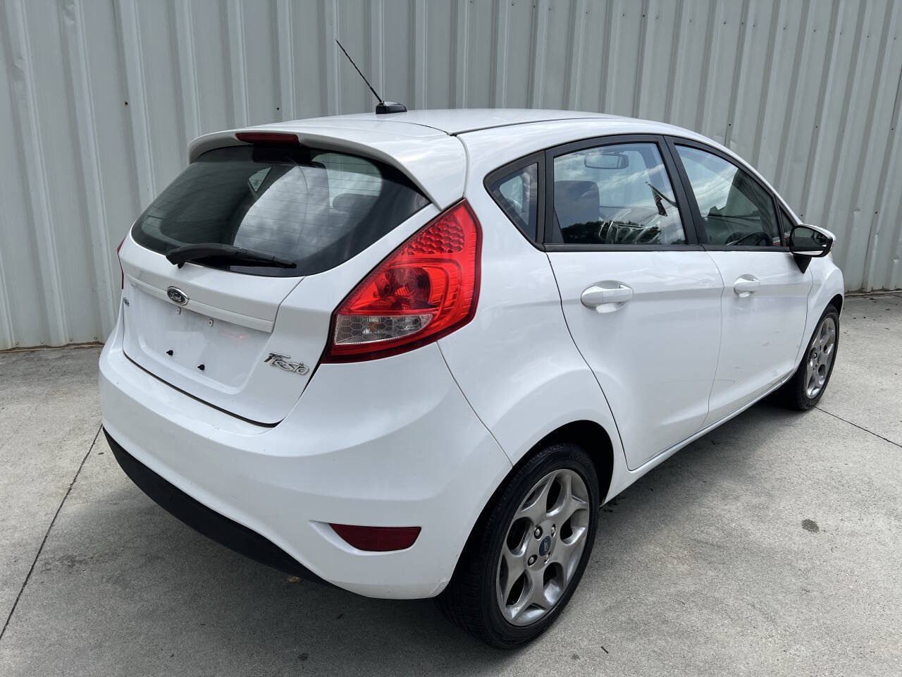 Used 2012 Ford Fiesta SES FWD image 3