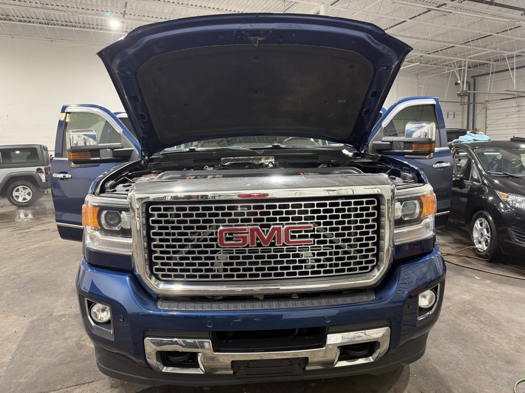 Used 2016 GMC Sierra 2500 Denali w/ Duramax Plus Package image 9