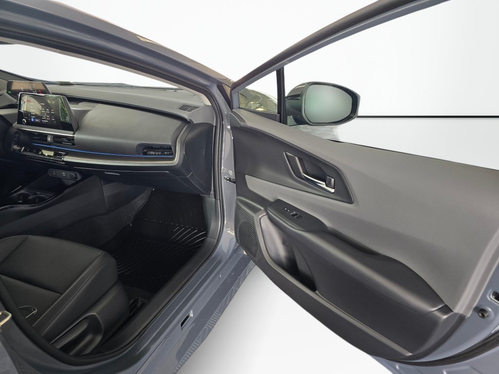 Used 2025 Toyota Prius XLE AWD/4WD image 41