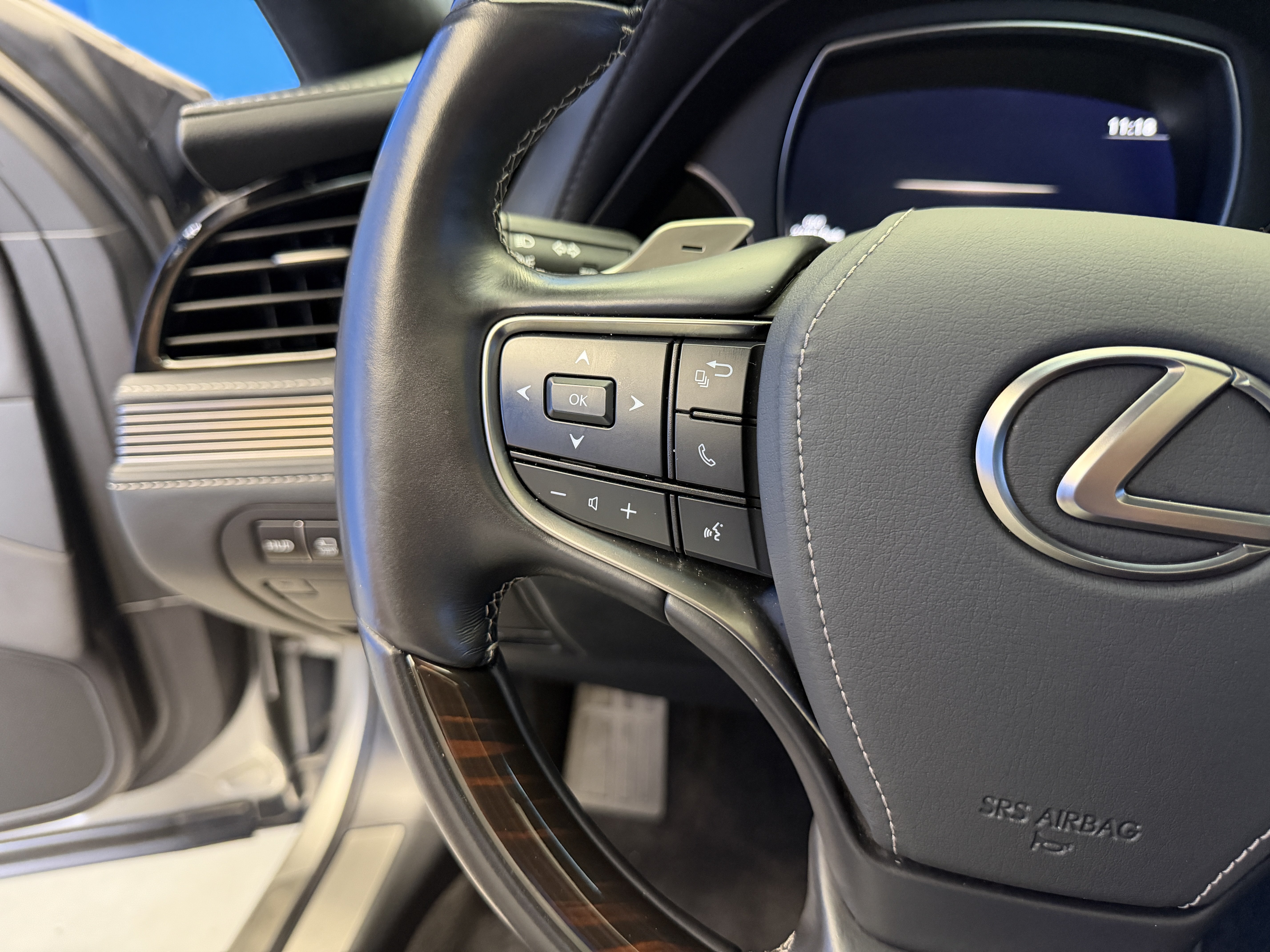 Used 2021 Lexus LS 500 w/ Interior Upgrade Package RWD image 15