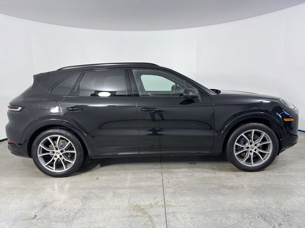 Certified 2025 Porsche Cayenne image 8