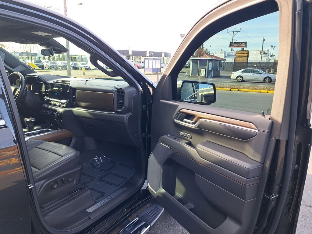 Used 2022 Chevrolet Silverado 1500 High Country w/ Z71 Off-Road Package AWD/4WD image 17