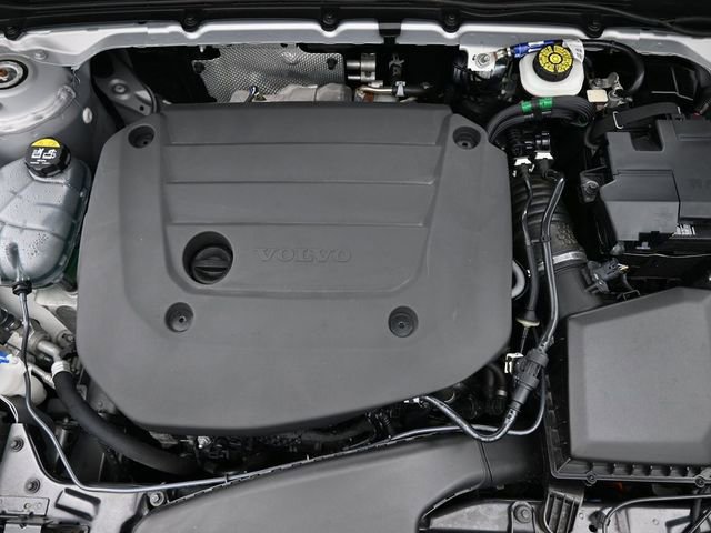 Used 2023 Volvo XC40 B5 Plus image 33